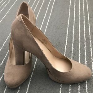 UNISA Nude Suede Heels 👠 AS NEW! 🎉SALE🎉